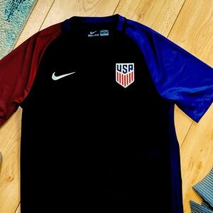 Nike Mens Medium US National Team 2016 Away soccer jersey